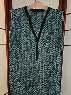 Maurices Teal and Black Zigzag Sleeveless Top